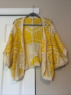 POL Crochet Open-Front Sweater in Yellow and Cream